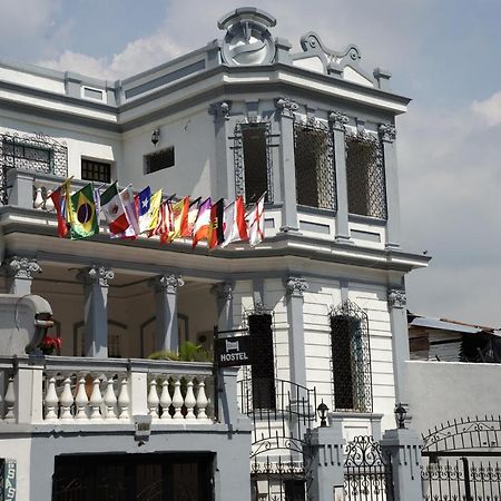 Petronio'S Hostel Кали Екстериор снимка