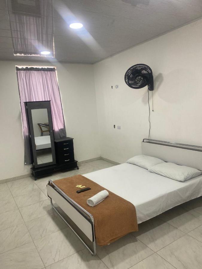Petronio'S Hostel Кали Екстериор снимка