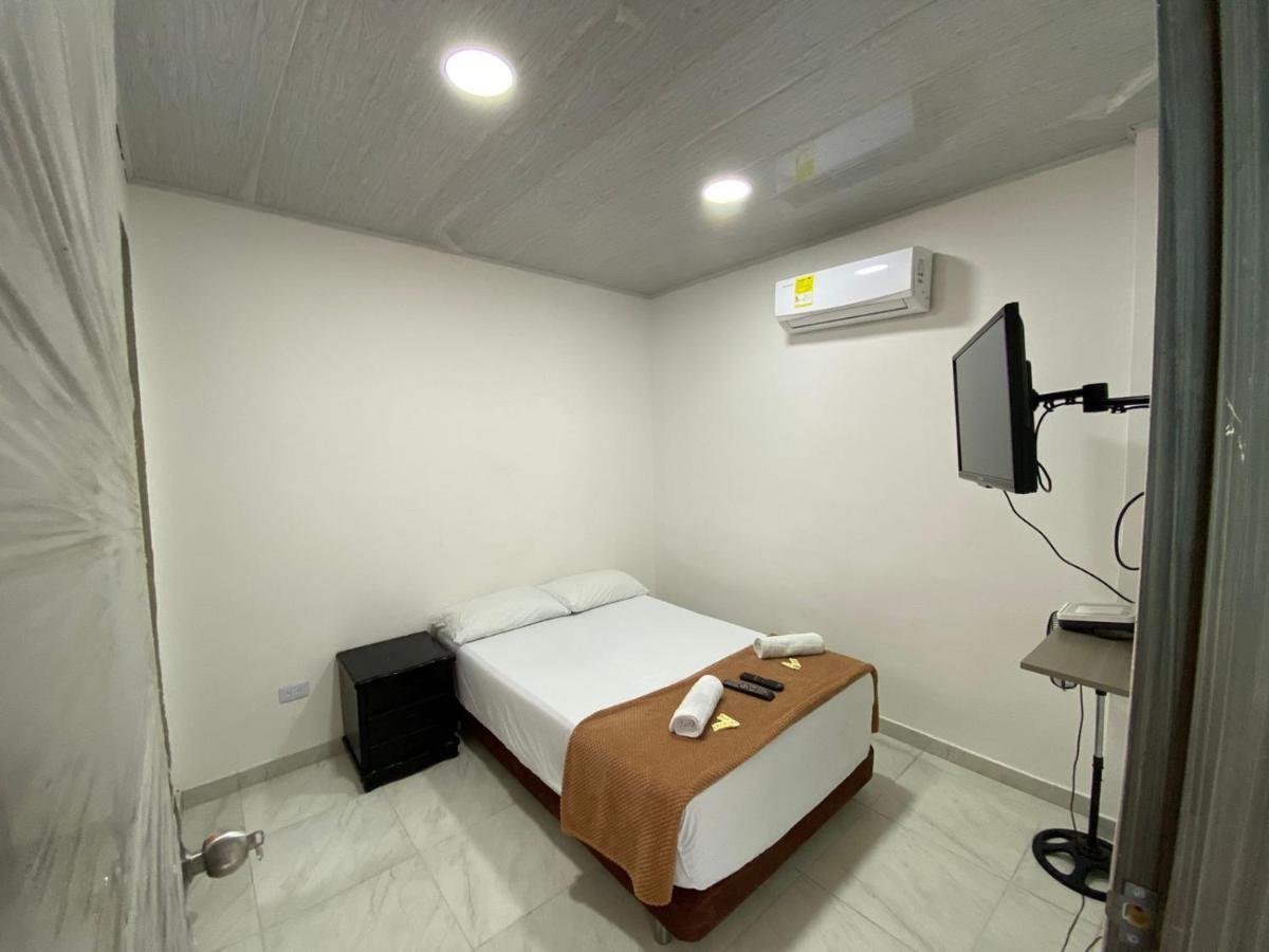 Petronio'S Hostel Кали Екстериор снимка