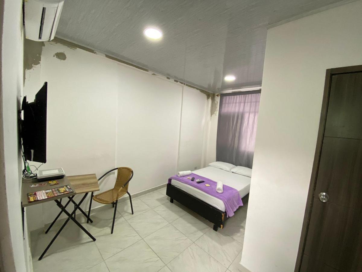 Petronio'S Hostel Кали Екстериор снимка