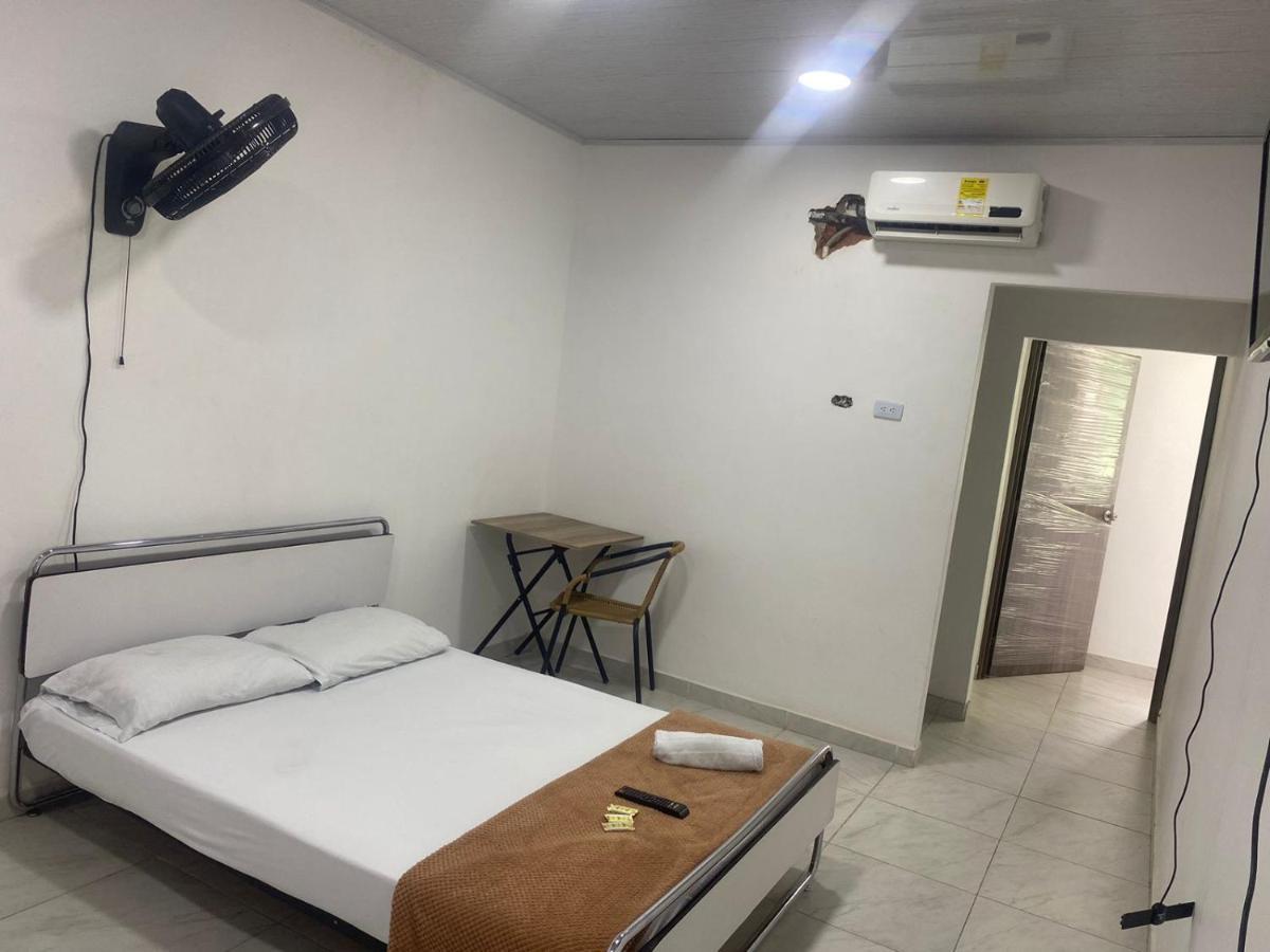 Petronio'S Hostel Кали Екстериор снимка