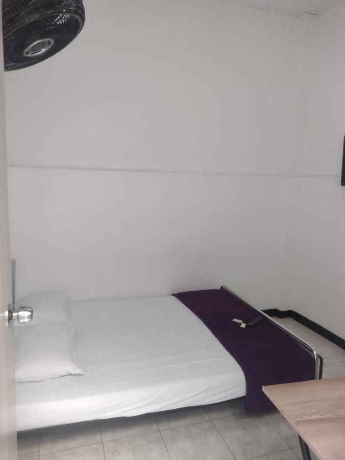 Petronio'S Hostel Кали Екстериор снимка